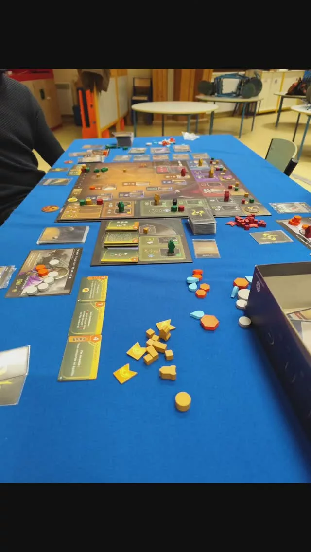 📸 Retour en images sur notre session du week-end ! 📆

Vendredi 31 janvier et samedi 1er février, nous avons passé d'excellents moments ensemble, entre parties endiablées et bonne humeur ! 🤩🎲

En plus des heures de jeux partagés, certains de nos membres nous ont régalés avec de délicieuses douceurs. 🍪🍫 Un grand merci à eux ! 🙌

📅 Au programme de la semaine prochaine : en plus de nos sessions de jeu, nous débutons l'organisation des Belligames à venir ! 🔥⚔️ Restez connectés pour plus d'infos.

Revivez ces instants en photos et vidéos 📷🎥 et à très vite pour de nouvelles sessions ! 😃

#Jeux #Partage #BonneAmbiance #MomentsInoubliables #Belligames #association77 #sudseineetmarne #villedefontainebleau
#jeuxdesociété